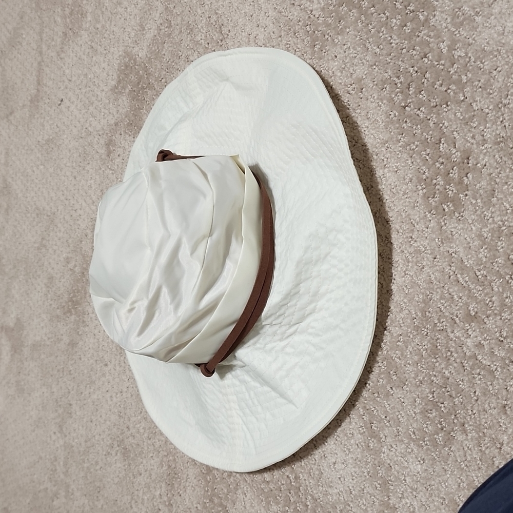 Pistil hat